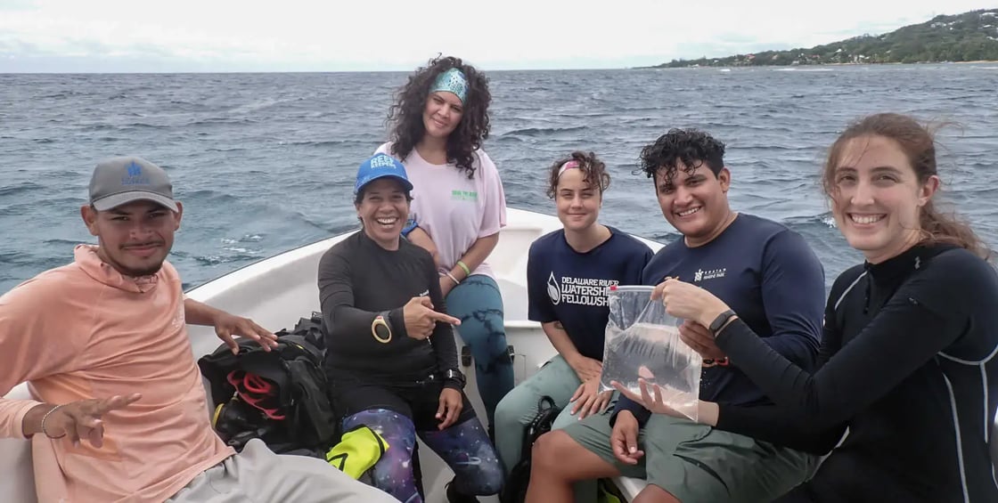 ibss_3000x4000_roatan-team-boat-settler-release-p6262627_250625.jpg (1)